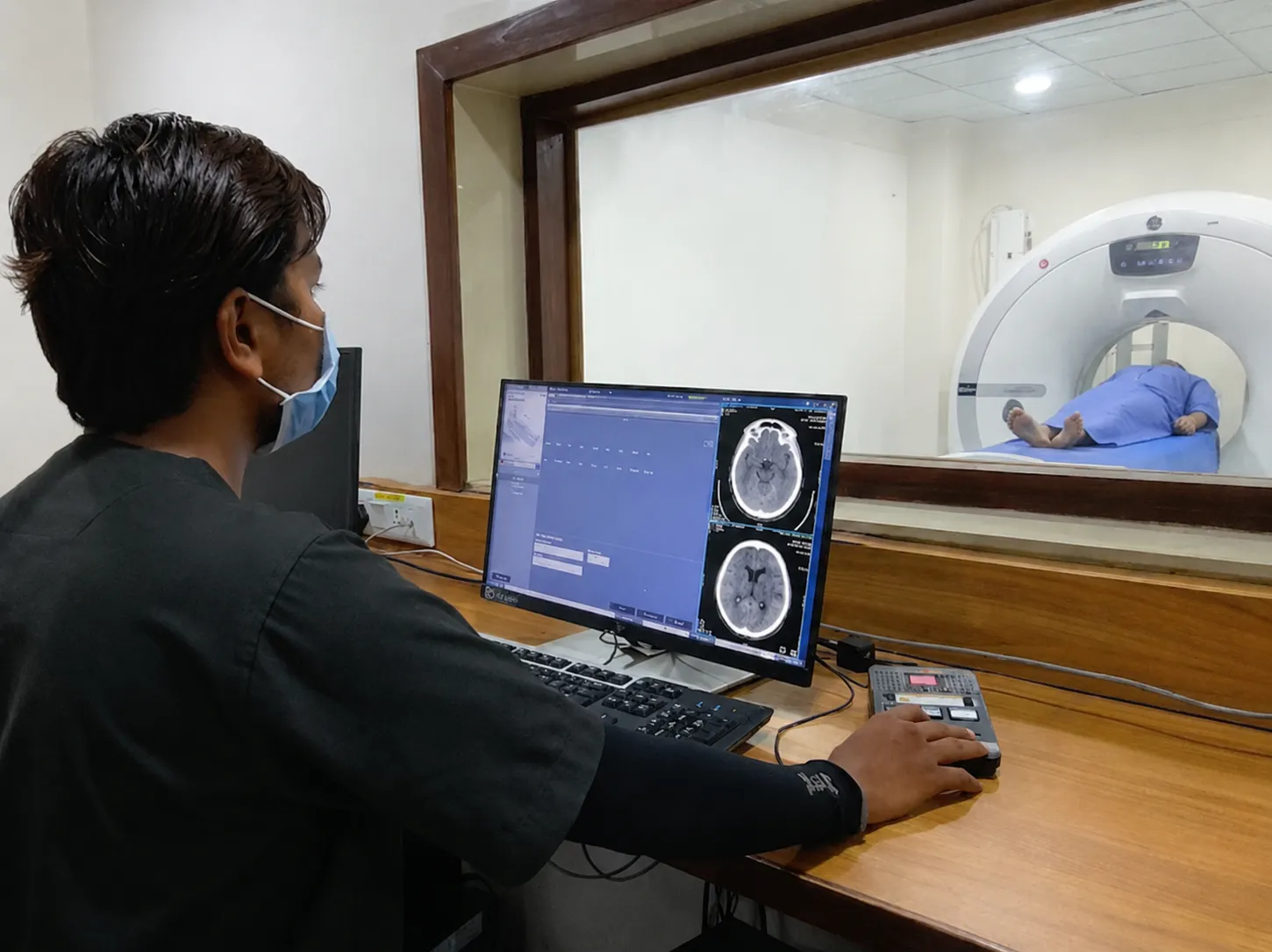 ન્યુરોલોજી વિભાગ — કેર એન્ડ ક્યોર હોસ્પિટલ 2